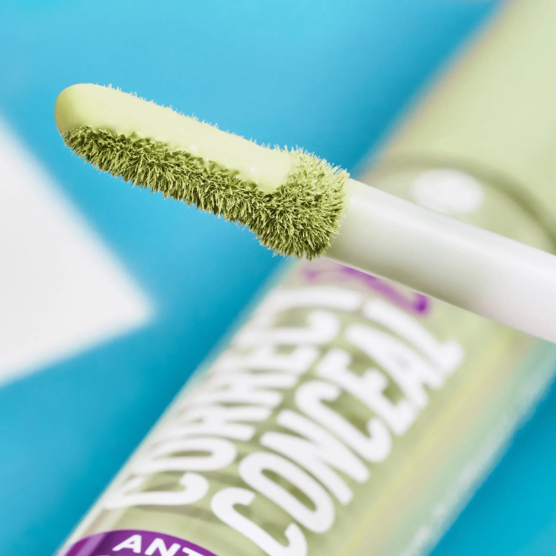 Concealer^essence CORRECT & CONCEAL anti-roodheid concealer 100 - Universal