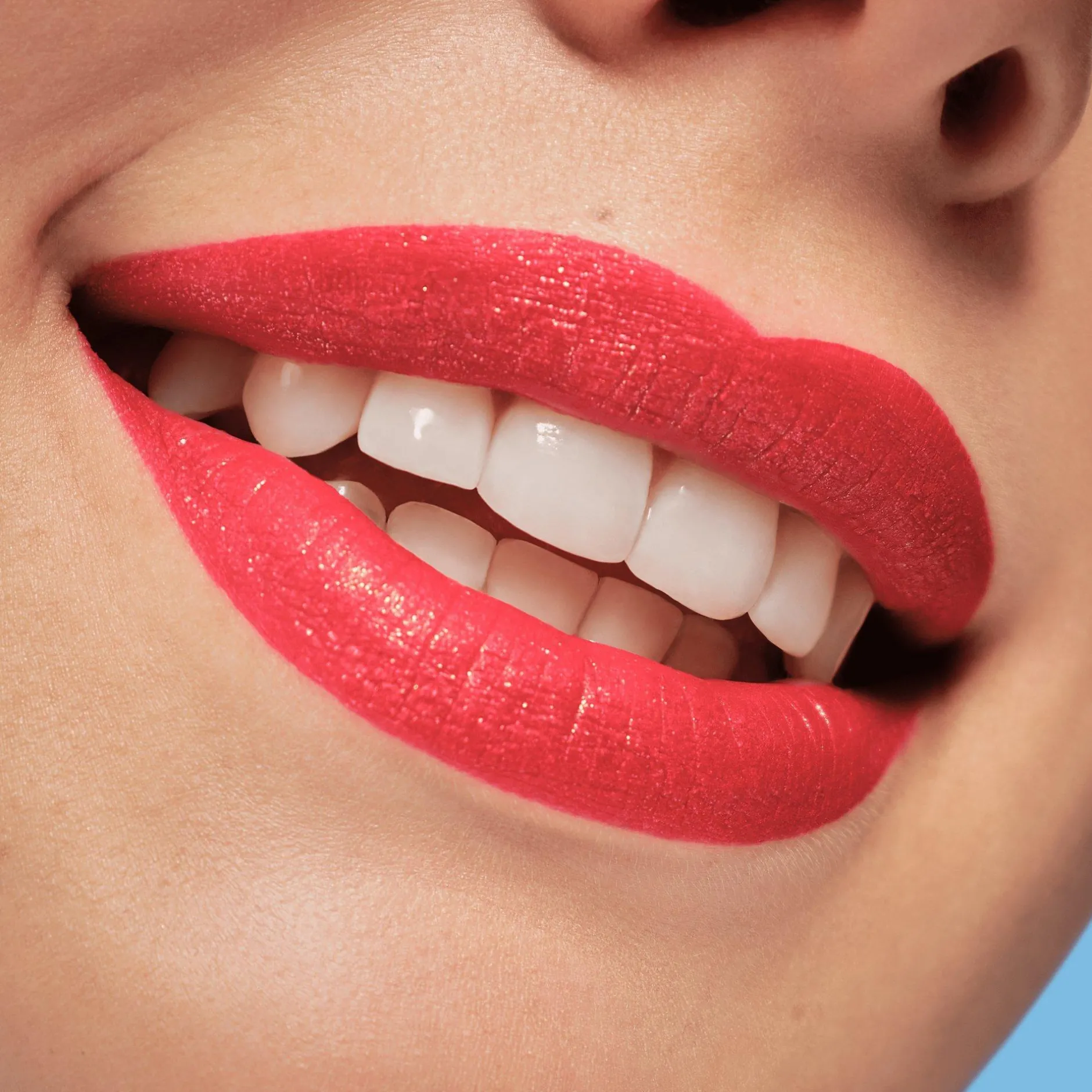 Lipstick^essence Disney Pixar Up glitter switch vloeibare lipstick 03 - Over the horizon