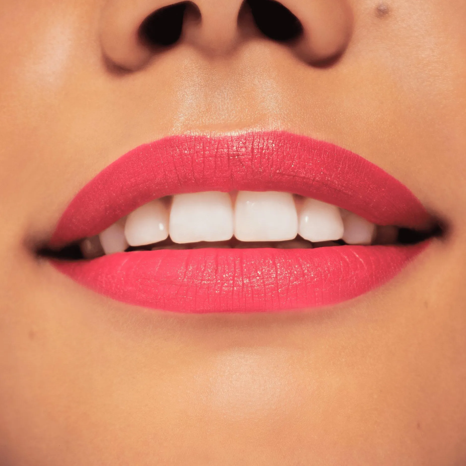 Lipstick^essence Disney Pixar Up glitter switch vloeibare lipstick 03 - Over the horizon