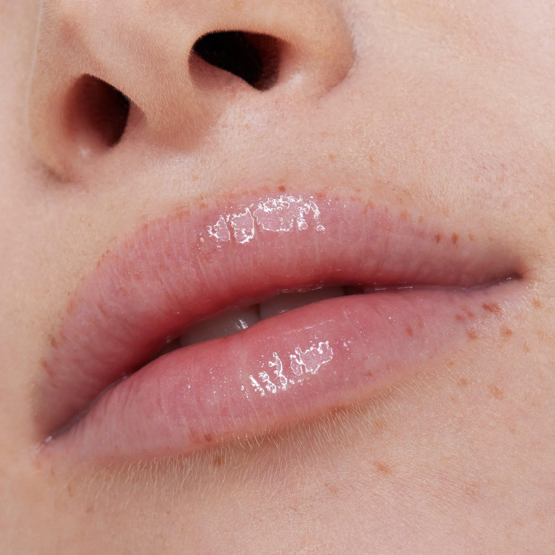 Lipverzorging^essence extreme care hydrating glossy lippenbalsem