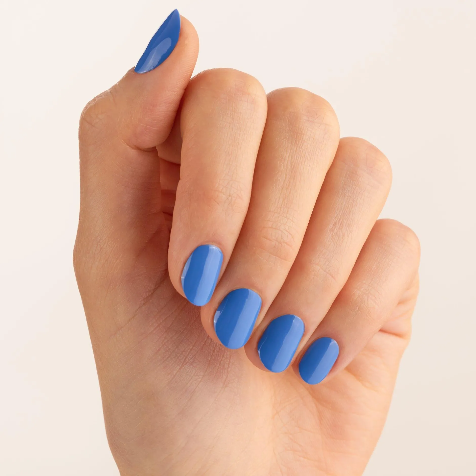 Nagellak^essence gel nail colour 51 - SOMEONE LIKE blue