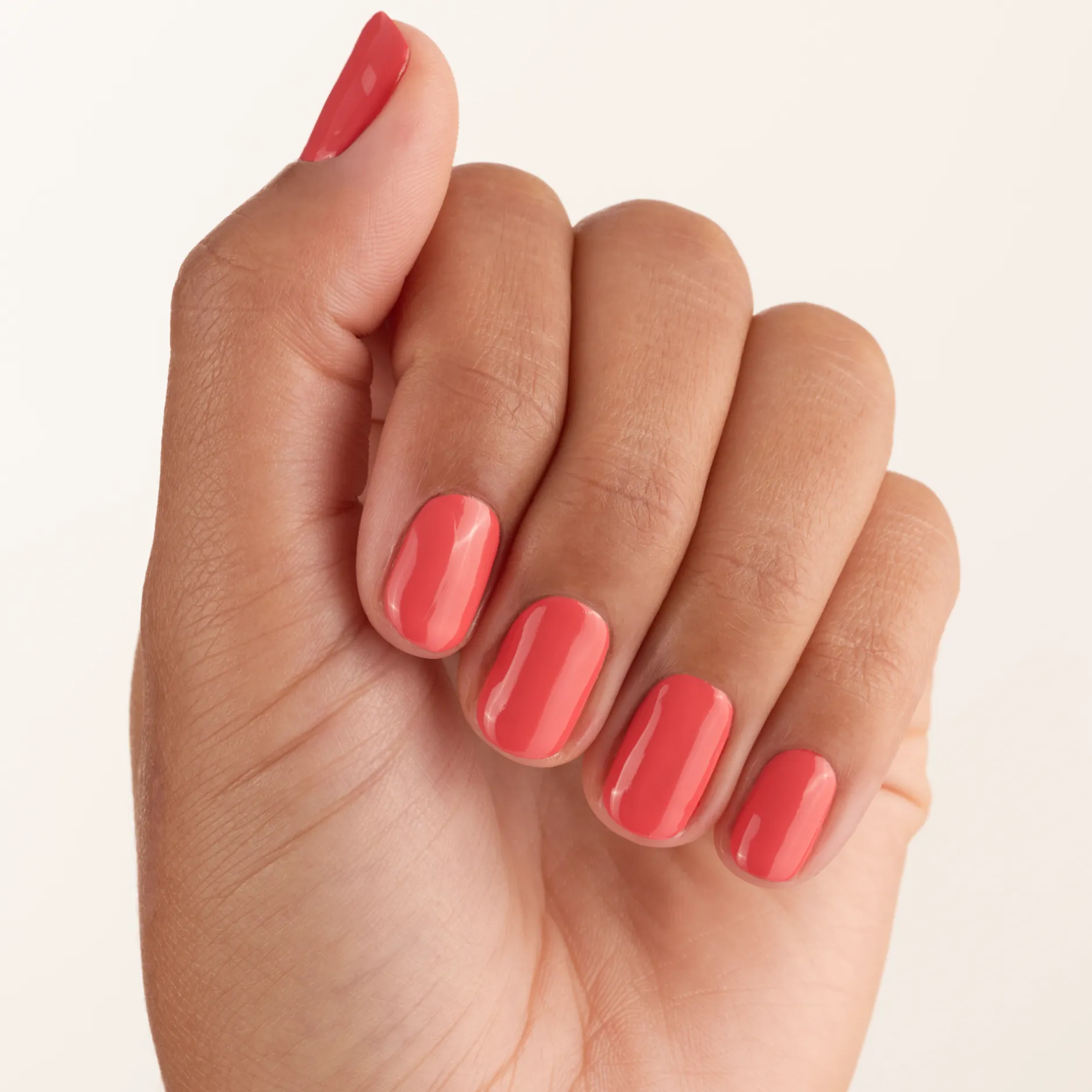 Nagellak^essence gel nail colour 52 - coral ME MAYBE