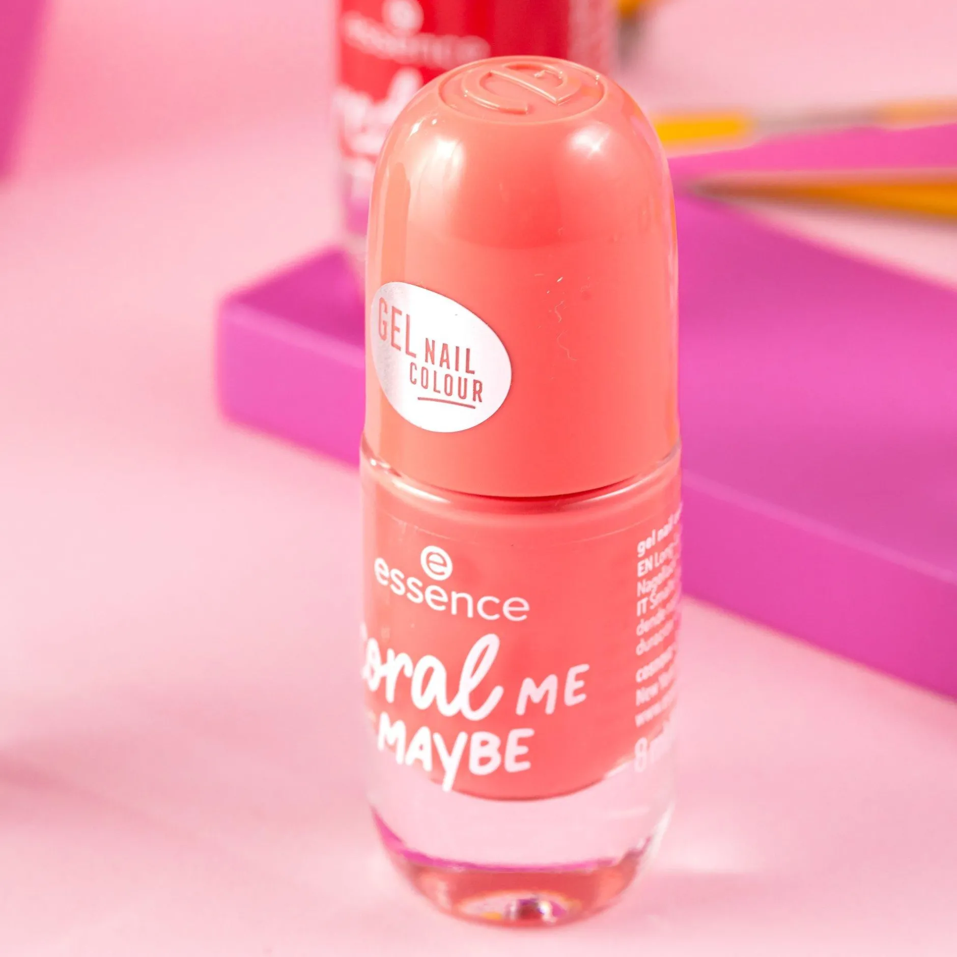 Nagellak^essence gel nail colour 52 - coral ME MAYBE