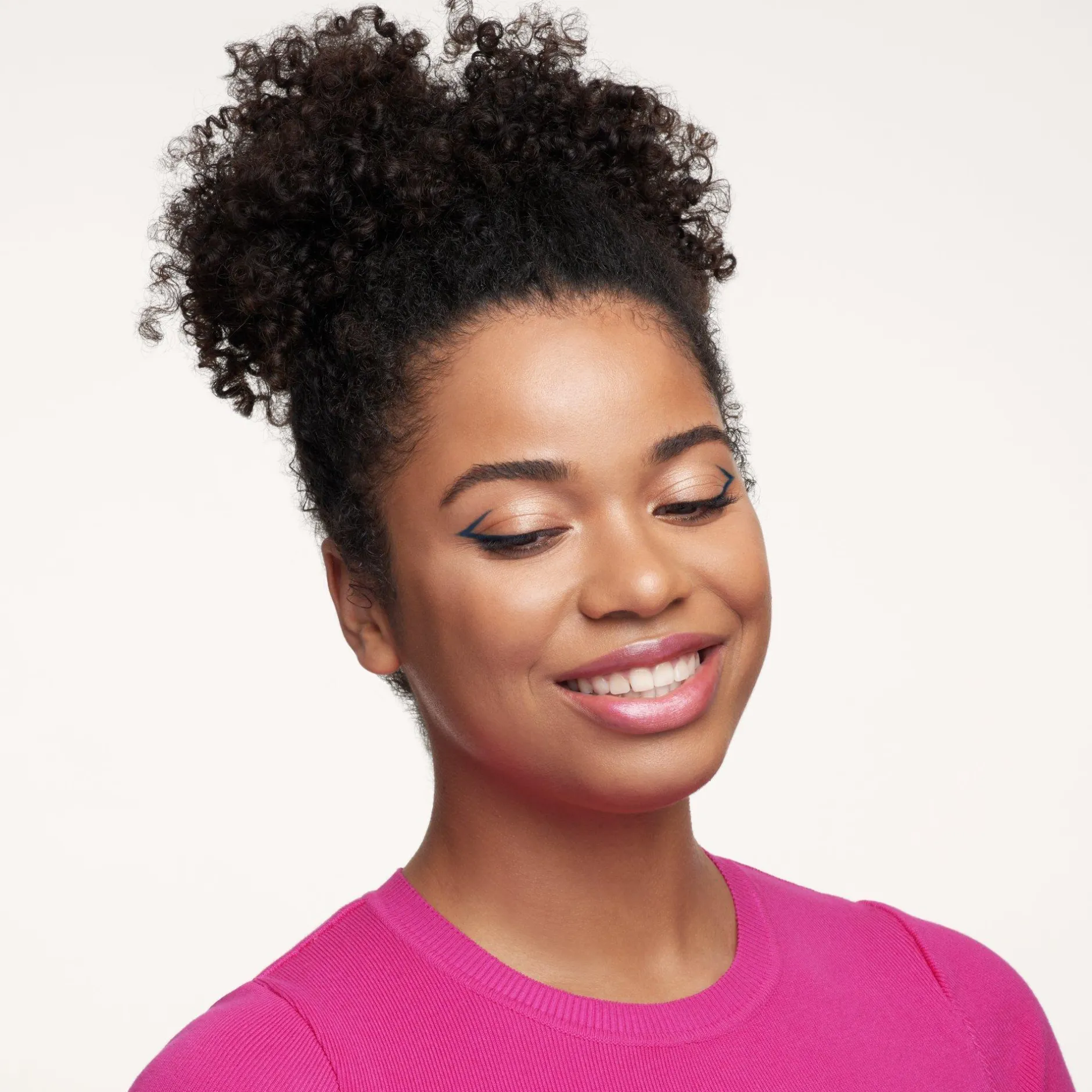 Highlighter^essence gimme GLOW luminous highlighter 10 - Glowy Champagne