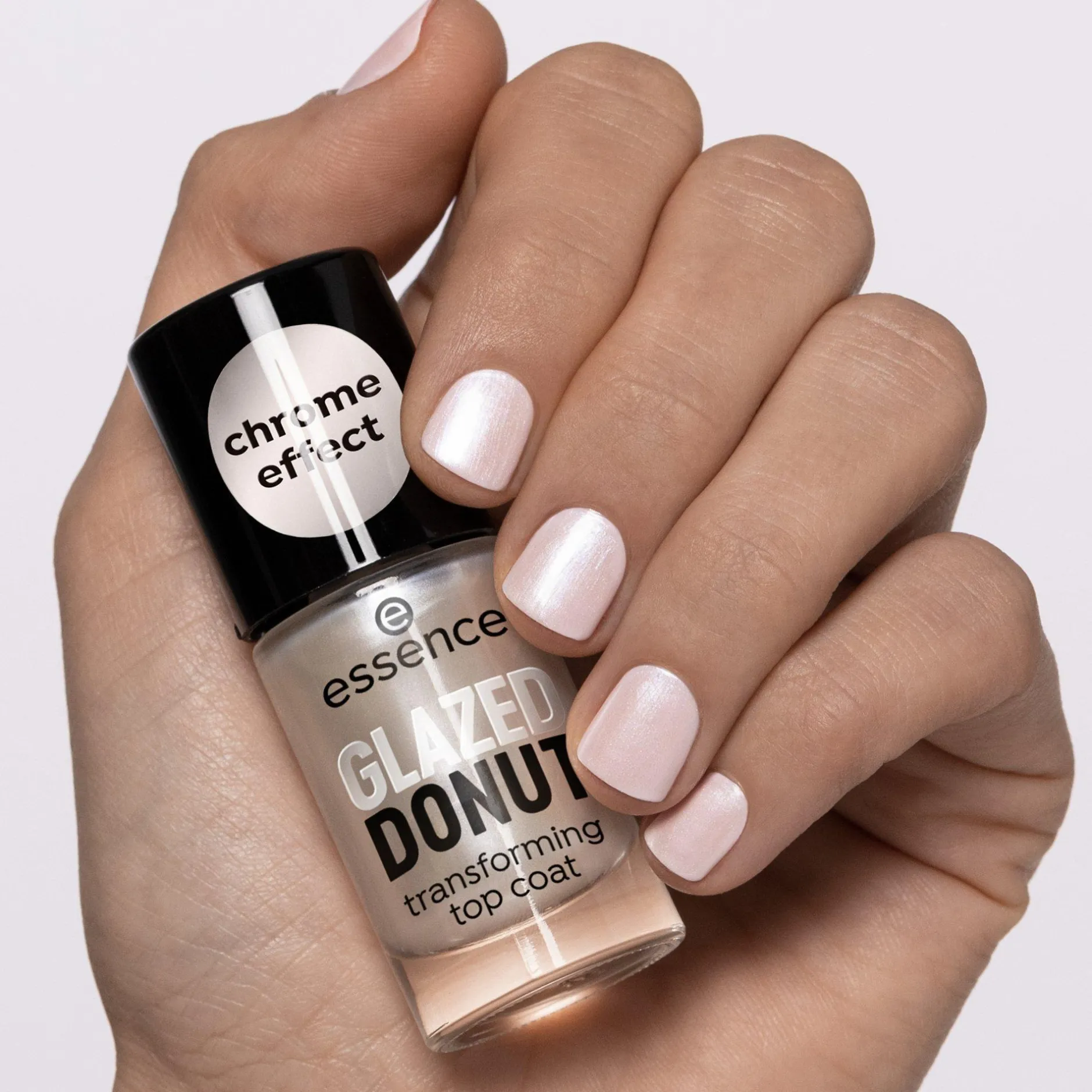 Top- En Basecoat^essence GLAZED DONUT transformerende topcoat -