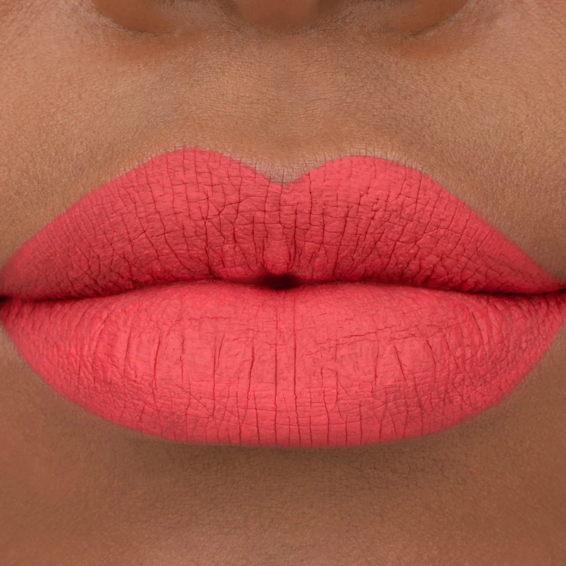 Lipstick^essence 8h MATTE liquid lipstick 09 - Fiery Red