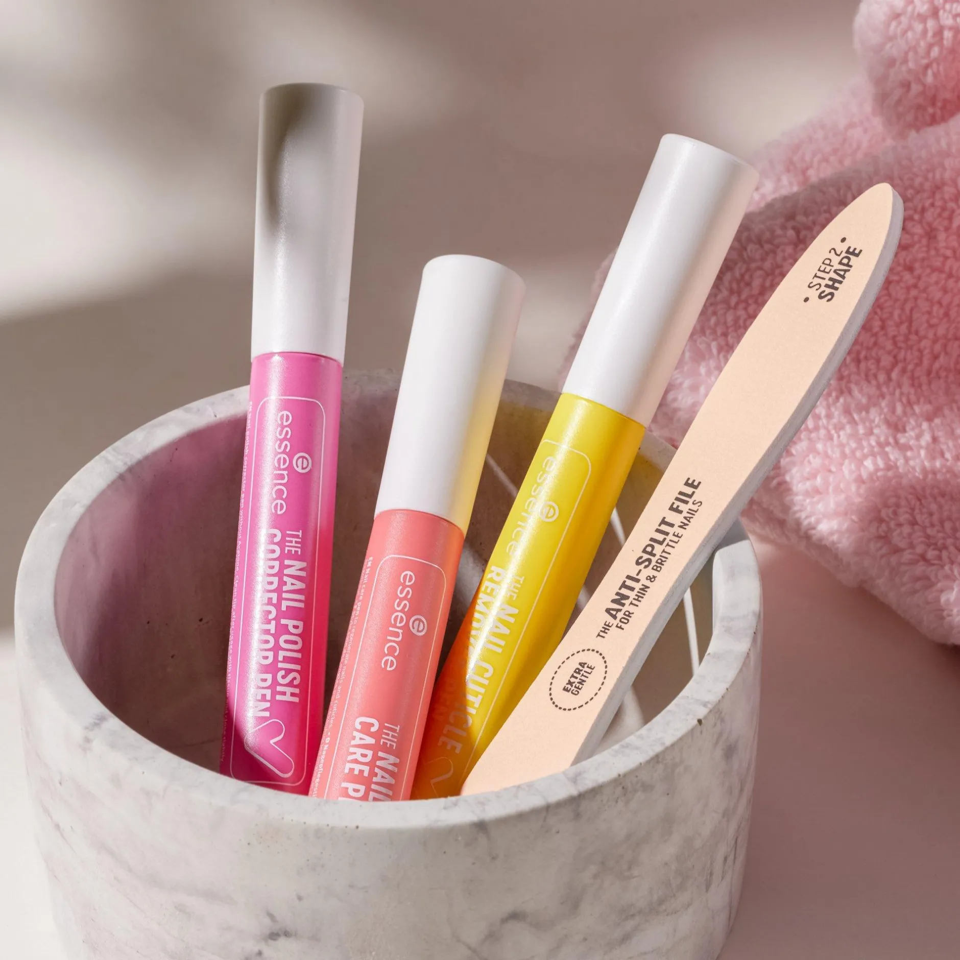 Nagelverzorging^essence NAIL POLISH CORRECTOR PEN