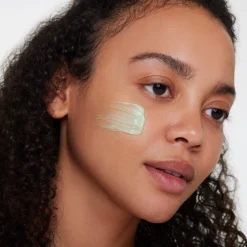 Primer En Fixing Sprays^essence REDNESS REDUCER PRIMER