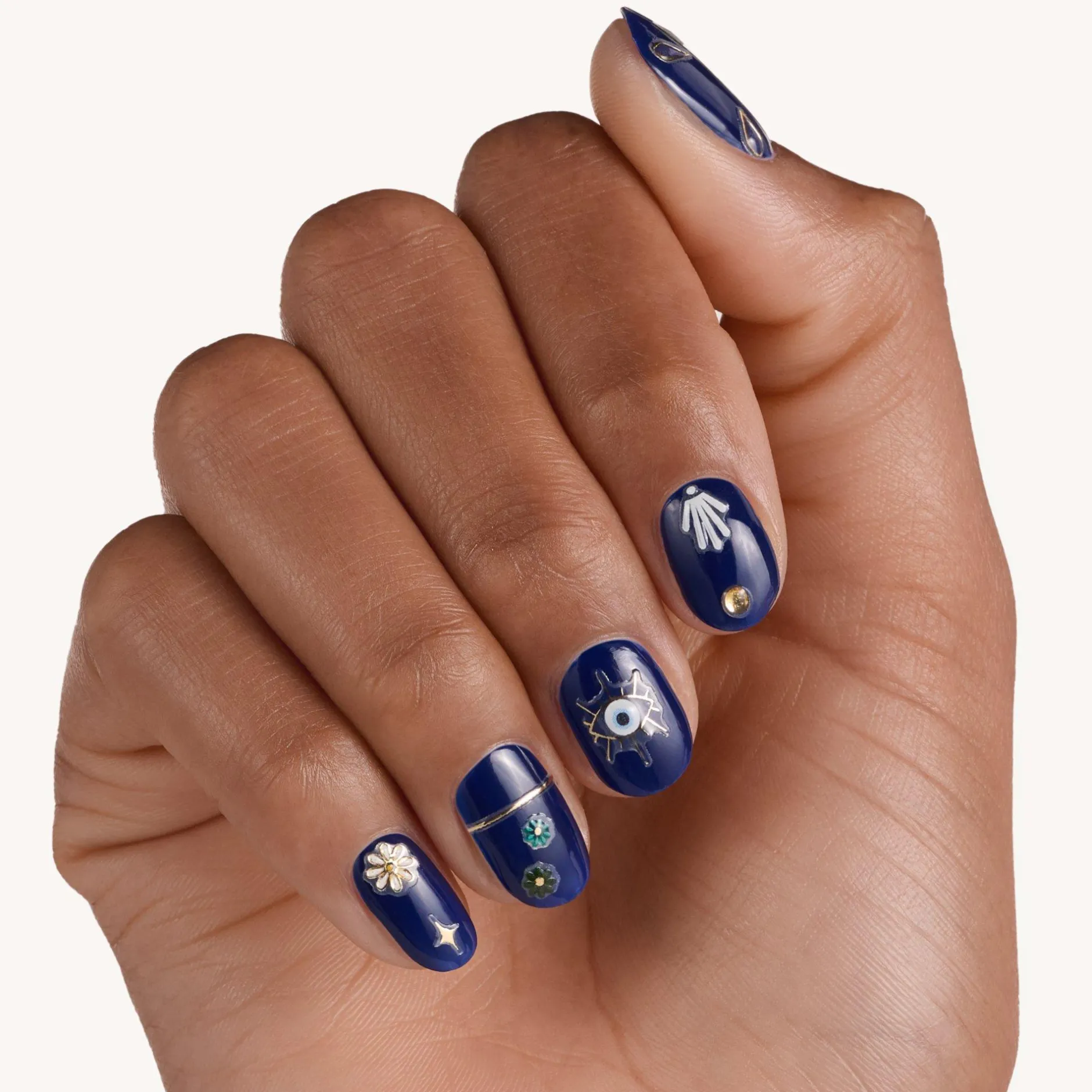 Nail Art^essence stay bold, it's GOLD nagelsticker -