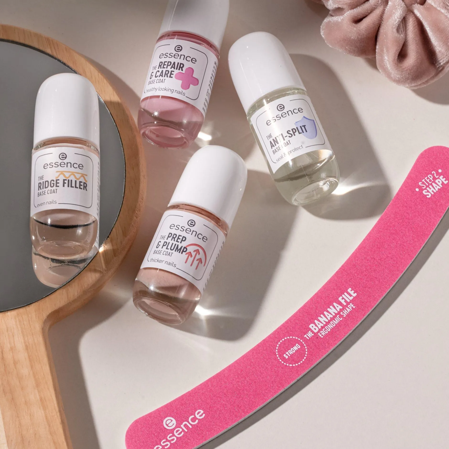 Top- En Basecoat^essence THE ANTI-SPLIT BASE COAT