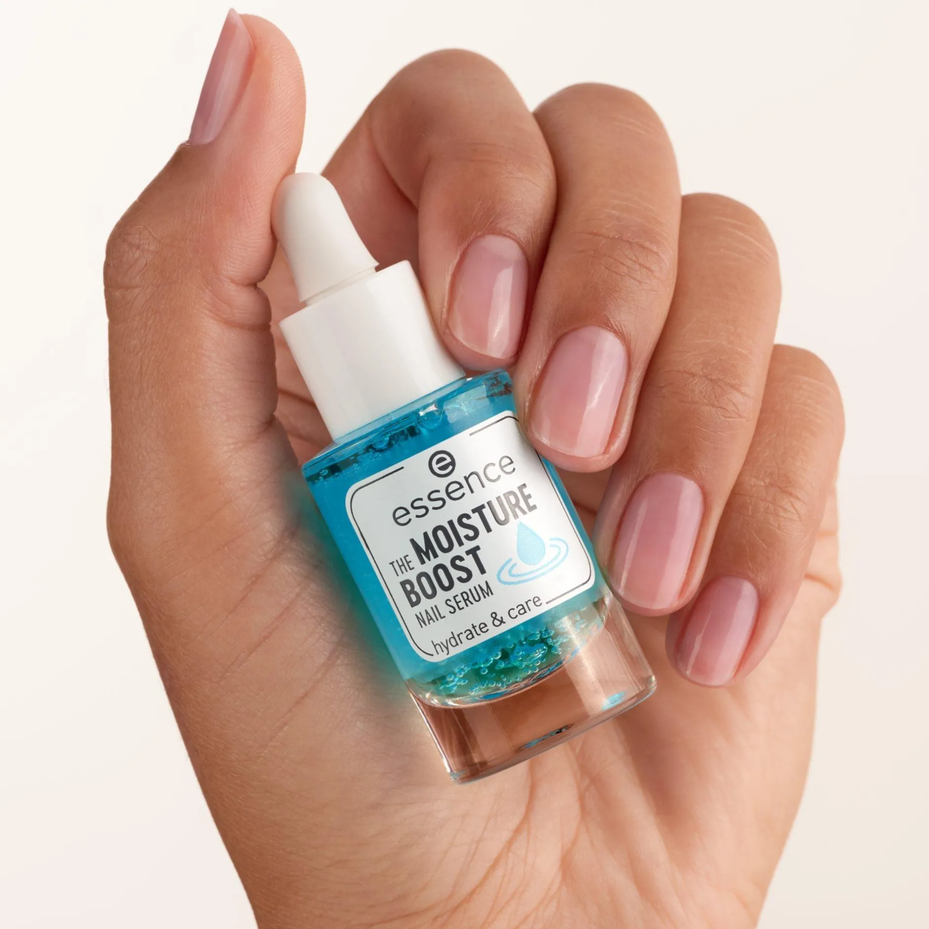 Nagelverzorging^essence THE MOISTURE BOOST NAIL SERUM