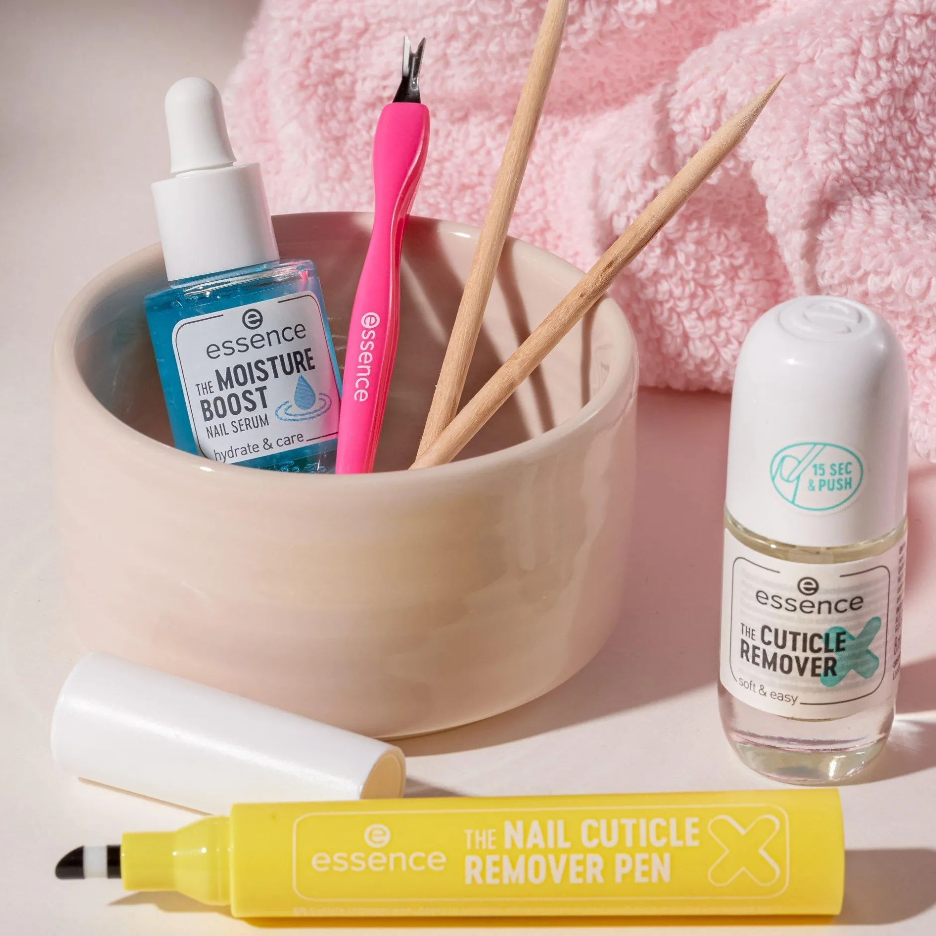 Nagelverzorging^essence THE MOISTURE BOOST NAIL SERUM